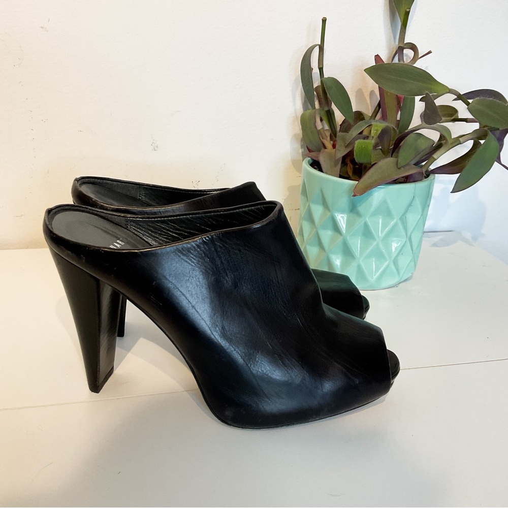 STUART WEITZMAN Black Leather Peep Toe Pumps